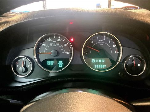 Used 2017 Jeep Wrangler Sahara AWD/4WD image 24
