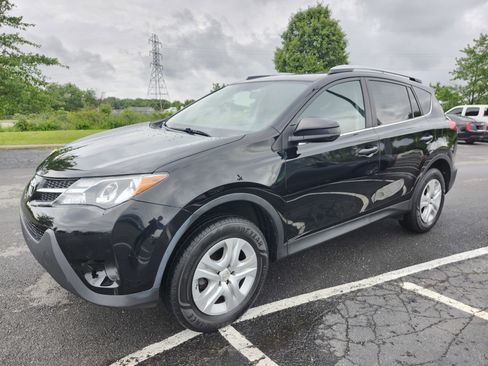 Used 2015 Toyota RAV4 LE FWD image 11