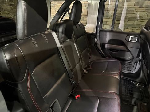 Used 2023 Jeep Wrangler Unlimited Rubicon w/ Cold Weather Group AWD/4WD image 34