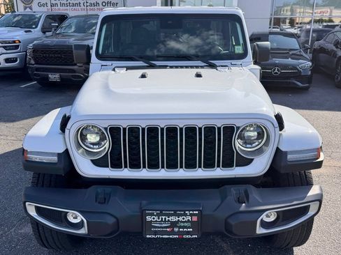 Used 2025 Jeep Wrangler Unlimited Sahara AWD/4WD image 2