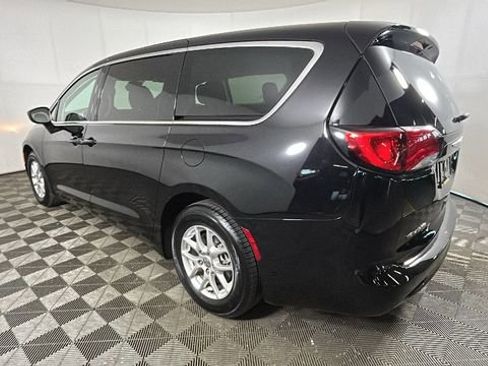 Used 2024 Chrysler Voyager LX FWD image 5