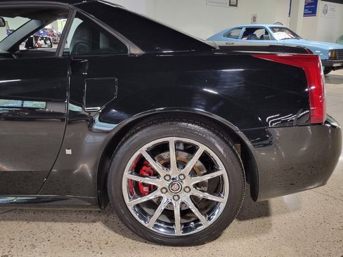Used 2008 Cadillac XLR V RWD image 10
