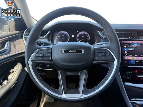 Used 2023 Jeep Grand Cherokee Limited image 12