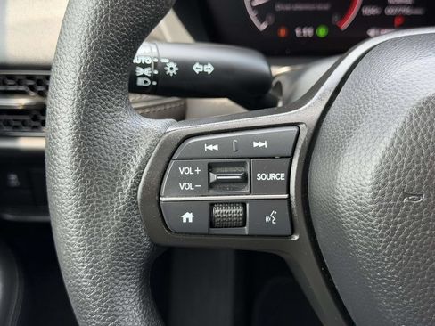 Used 2025 Honda HR-V LX image 9