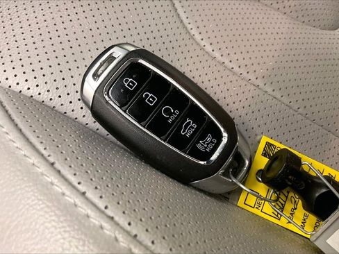 Used 2023 Hyundai Elantra Limited image 8