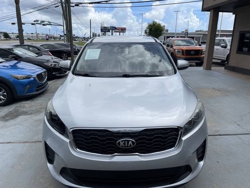 Used 2019 Kia Sorento L FWD image 2