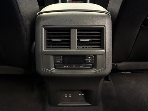 Used 2023 Volkswagen Atlas SEL AWD/4WD image 29