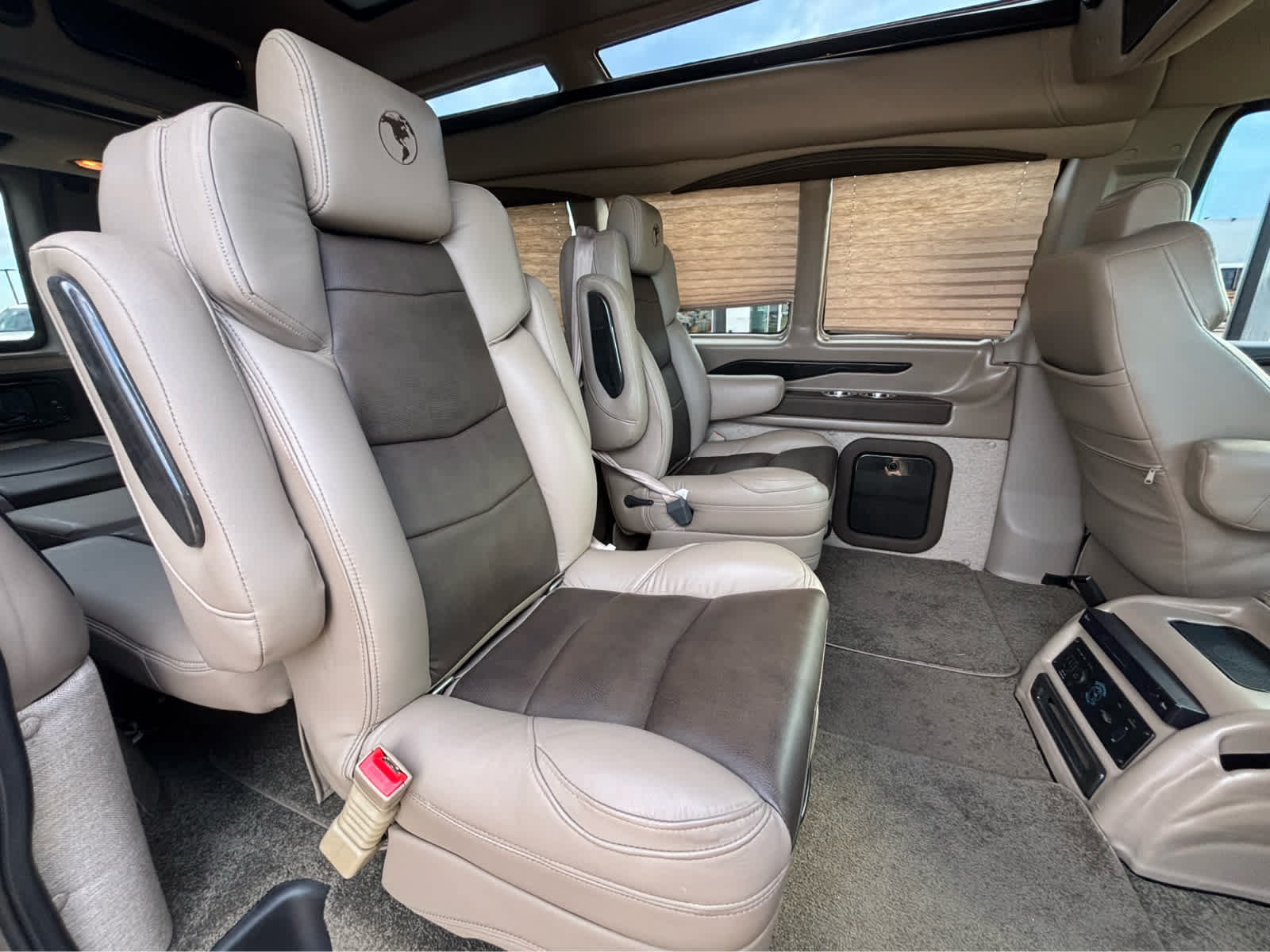 Used 2021 Chevrolet Express 2500 w/ Enhanced Convenience Package RWD image 13