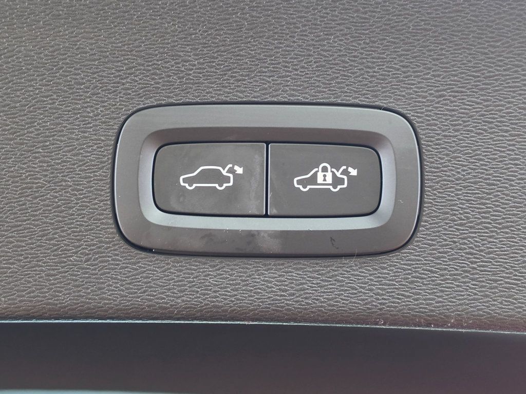 Used 2023 Volvo C40 P8 Recharge Ultimate AWD/4WD image 25