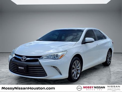 Used 2017 Toyota Camry XLE FWD image 4