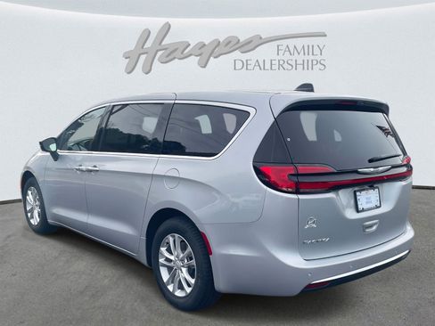 New 2026 Chrysler Pacifica Select image 23