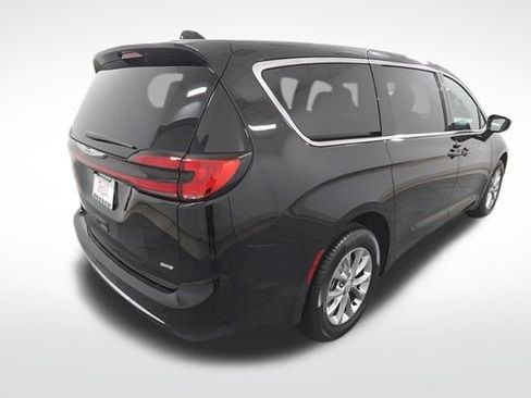 New 2026 Chrysler Pacifica Select image 6