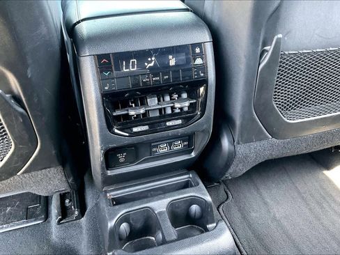 Used 2024 Jeep Grand Cherokee L Limited w/ Luxury Tech Group II AWD/4WD image 34