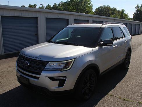 Used 2019 Ford Explorer XLT w/ Equipment Group 202A AWD/4WD image 2