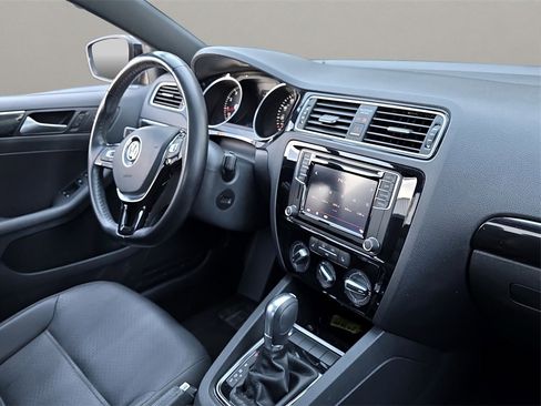 Used 2018 Volkswagen Jetta Sport image 15