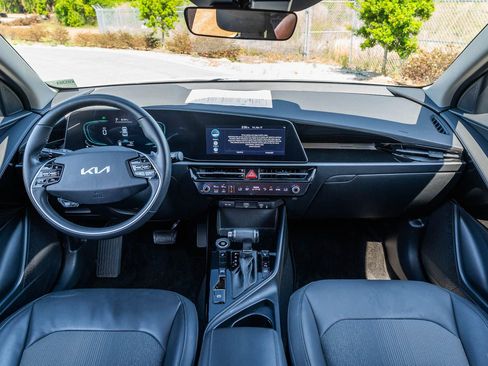 Used 2023 Kia Niro EX image 22