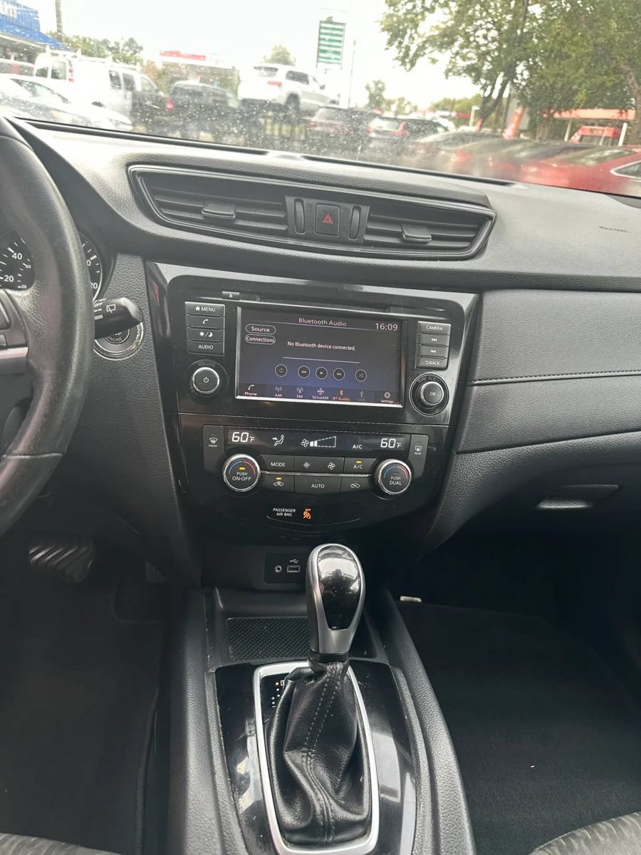 Used 2019 Nissan Rogue SV AWD/4WD image 10