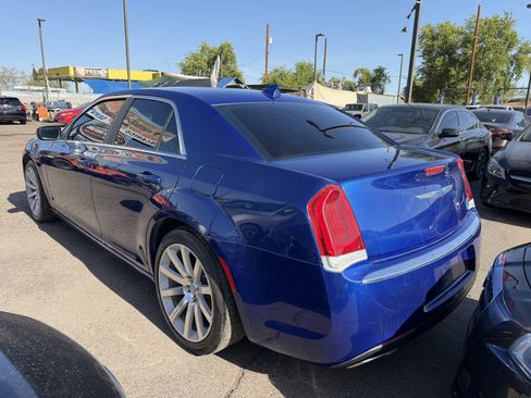 Used 2019 Chrysler 300 Touring RWD image 5