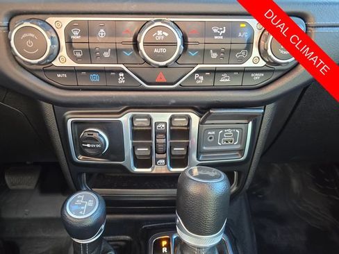 Used 2024 Jeep Wrangler Unlimited Sahara w/ Technology Group AWD/4WD image 22