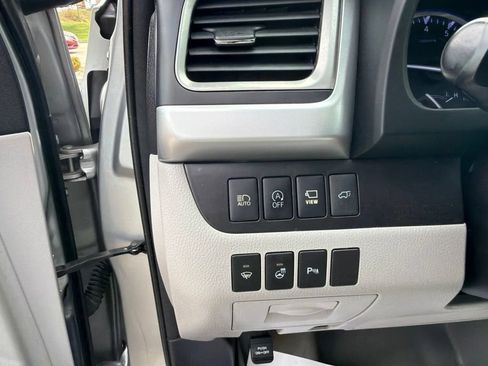 Used 2018 Toyota Highlander Limited Platinum AWD/4WD image 18