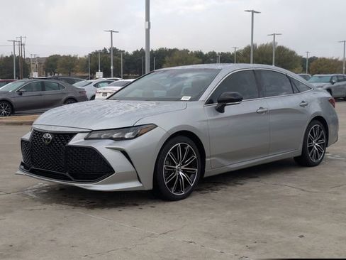 Used 2019 Toyota Avalon XSE image 10