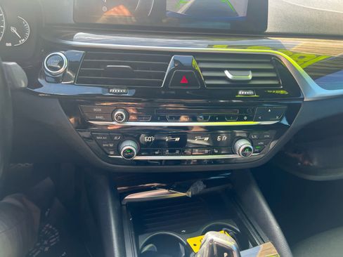 Used 2018 BMW 530e xDrive image 16