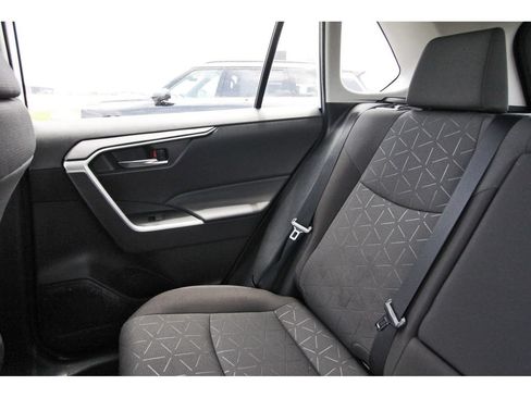 Used 2022 Toyota RAV4 XLE w/ Convenience Package FWD image 12