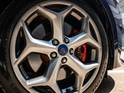 Used 2016 Ford Focus ST FWD image 3