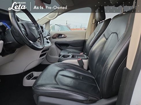 Used 2017 Chrysler Pacifica Touring-L w/ Tire & Wheel Group image 22