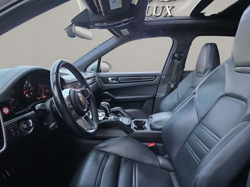 Used 2021 Porsche Cayenne GTS image 9