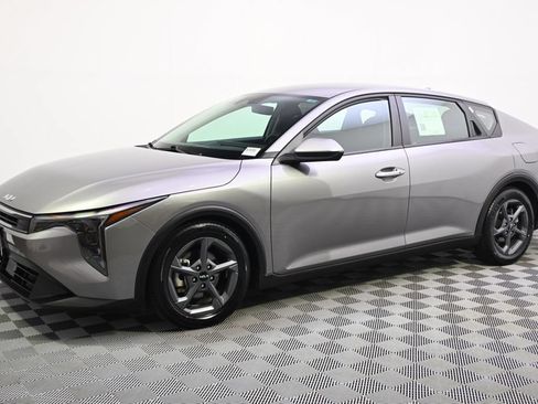 Used 2025 Kia K4 FWD image 2