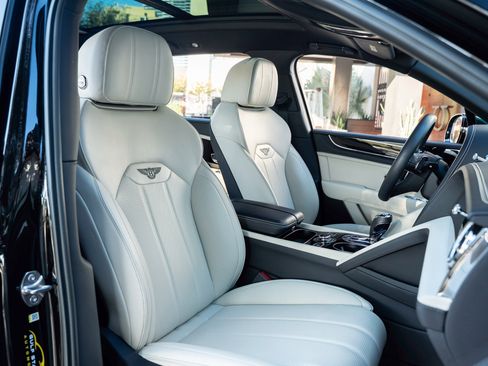 Used 2023 Bentley Bentayga Extended Wheelbase image 58