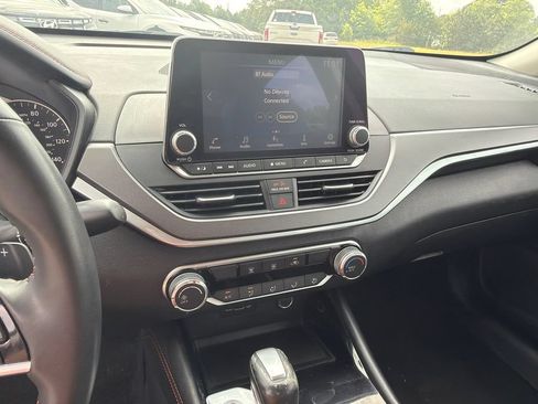 Used 2025 Nissan Altima 2.5 SR FWD image 28