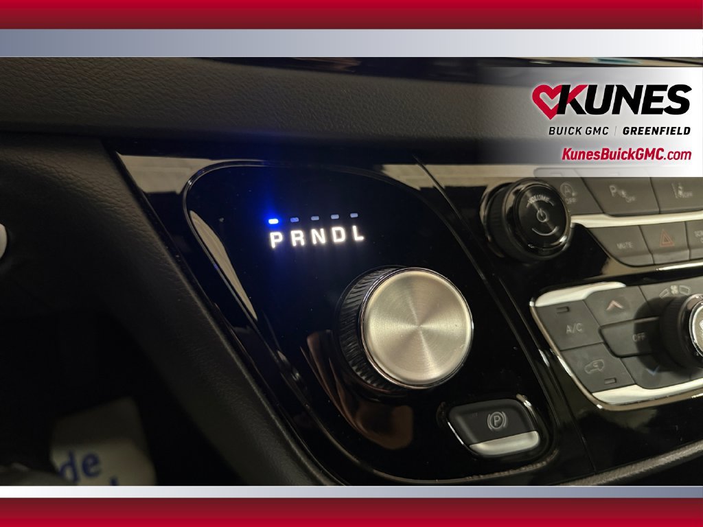 Used 2025 Chrysler Pacifica Select FWD image 29