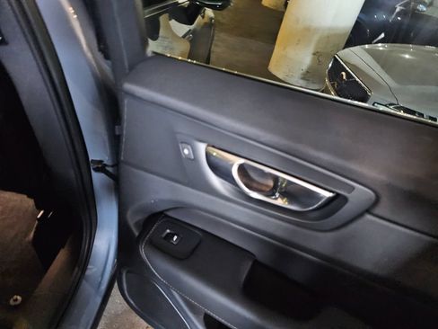 Certified 2023 Volvo XC60 B5 Ultimate AWD/4WD image 9
