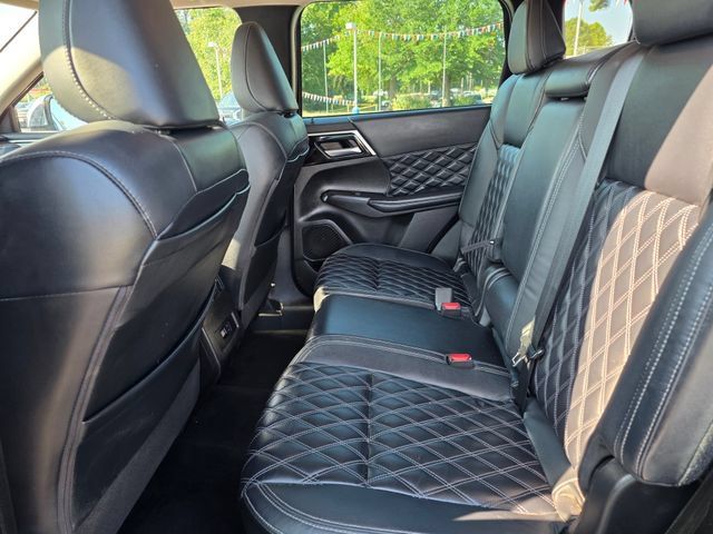 Used 2022 Mitsubishi Outlander SEL AWD/4WD image 34
