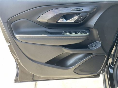 Used 2024 GMC Terrain SLT image 21
