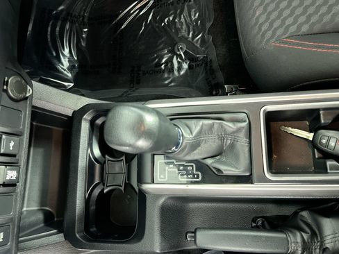 Used 2022 Toyota Tacoma SR5 w/ Technology Package RWD image 18