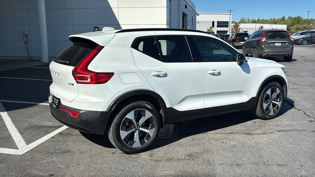Certified 2026 Volvo XC40 B5 Plus AWD/4WD image 28