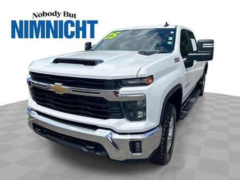 Used 2025 Chevrolet Silverado 2500 LT AWD/4WD image 1