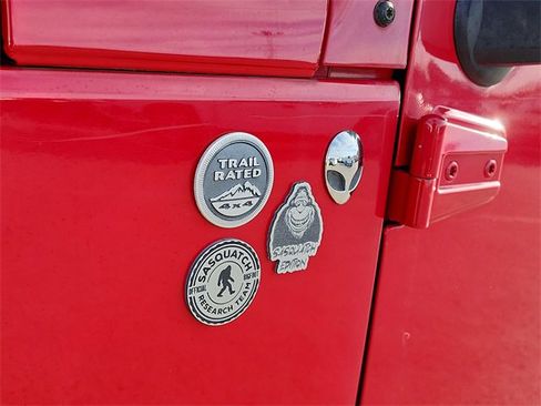 Used 2012 Jeep Wrangler Unlimited Sport image 12