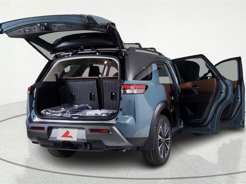 New 2026 Nissan Pathfinder Platinum image 8