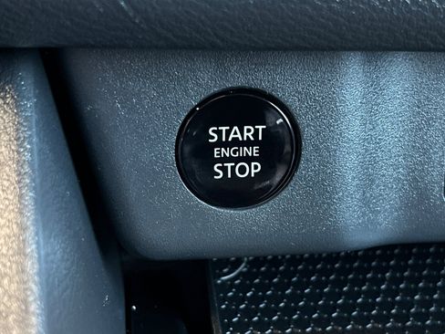 Used 2024 Nissan Rogue SV w/ SV Premium Package image 19