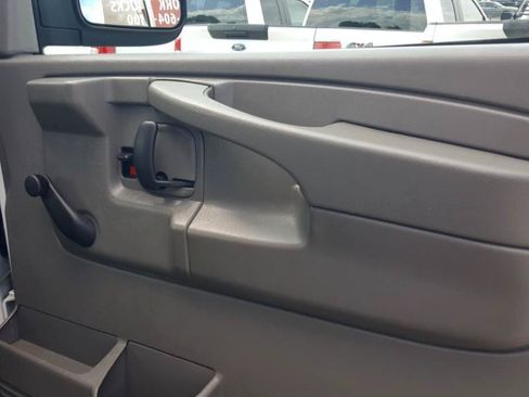 Used 2015 Chevrolet Express 3500 RWD image 20