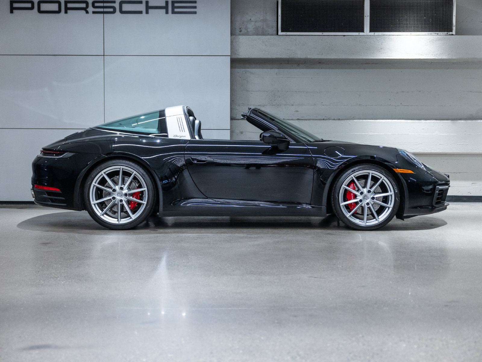 Certified 2024 Porsche 911 Targa 4S AWD/4WD image 17