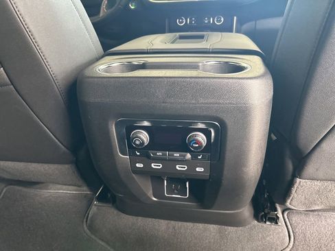 Used 2024 Chevrolet Suburban High Country w/ Advanced Technology Package image 32