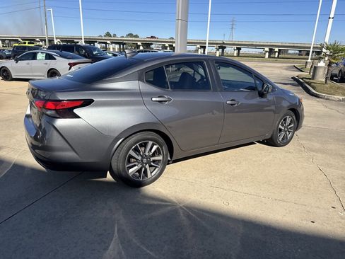 Used 2021 Nissan Versa SV image 14