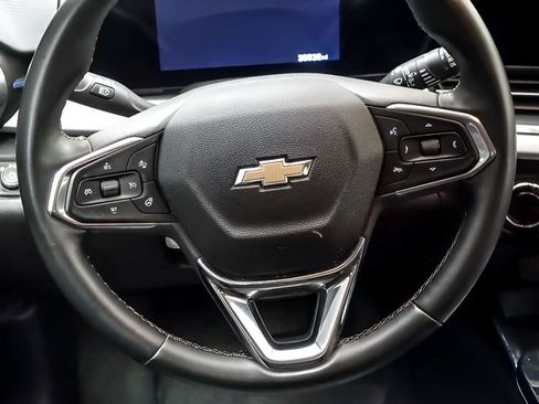 Used 2025 Chevrolet Trax LT w/ LT Convenience Package FWD image 14