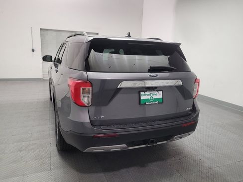 Used 2022 Ford Explorer XLT w/ Equipment Group 202A AWD/4WD image 6
