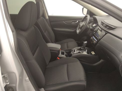 Used 2020 Nissan Rogue SV FWD image 21